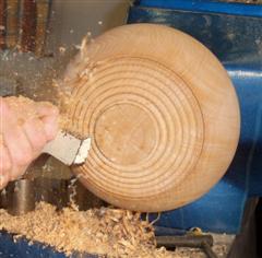 Decorating a bowl with a beading tool